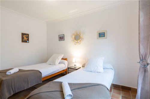Foto 14 - Appartamento con 4 camere da letto a Fréjus con piscina e giardino
