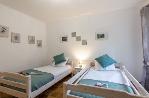 Foto 17 - Apartment mit 4 Schlafzimmern in Fréjus mit schwimmbad und garten
