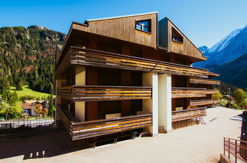 Foto 5 - Apartment mit 1 Schlafzimmer in Canazei mit whirlpool und blick auf die berge