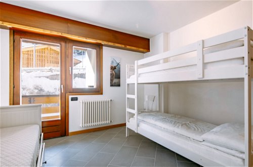 Foto 11 - Apartment mit 2 Schlafzimmern in Canazei mit blick auf die berge