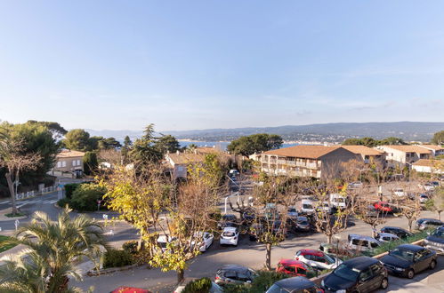 Photo 14 - Apartment in Saint-Cyr-sur-Mer with terrace and sea view