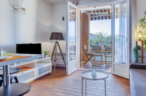 Photo 6 - Apartment in Saint-Cyr-sur-Mer with terrace and sea view