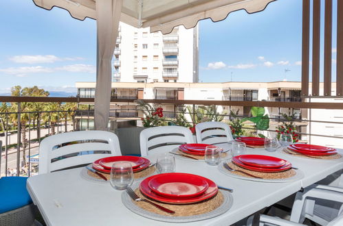 Photo 2 - 3 bedroom Apartment in Salou with garden and terrace