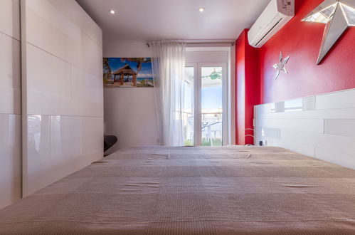 Foto 6 - Apartamento de 3 quartos em Salou com jardim e vistas do mar