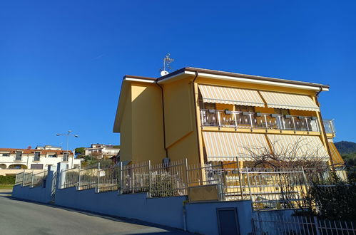 Photo 1 - Appartement de 2 chambres à Boissano avec terrasse