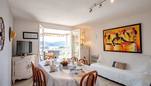 3 bedroom Apartment in Saint-Raphaël with swimming pool - Photo 3