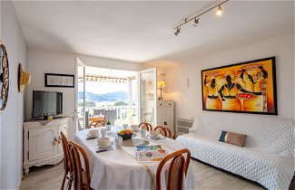 Foto 3 - Apartment mit 2 Schlafzimmern in Saint-Raphaël mit schwimmbad