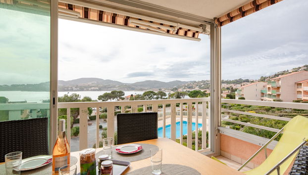 3 bedroom Apartment in Saint-Raphaël with swimming pool - Photo 2
