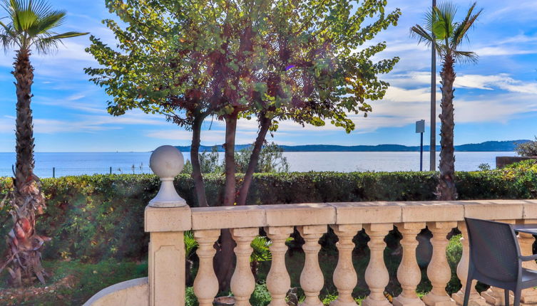 Photo 1 - Maison de 2 chambres à Sainte-Maxime avec jardin et vues à la mer