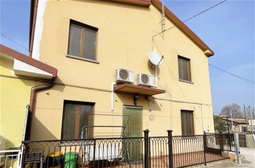 Foto 16 - Haus mit 2 Schlafzimmern in Taglio di Po mit garten und whirlpool