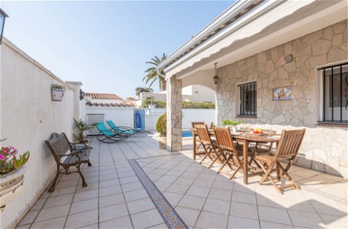Foto 3 - Casa de 4 habitaciones en Castelló d'Empúries con piscina privada y vistas al mar