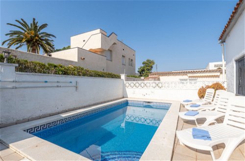 Foto 31 - Casa de 4 quartos em Castelló d'Empúries com piscina privada e vistas do mar