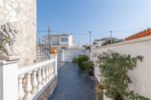 Foto 35 - Casa de 4 habitaciones en Castelló d'Empúries con piscina privada y vistas al mar