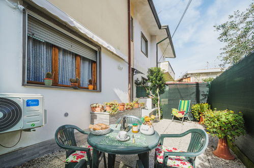 Foto 1 - Casa con 2 camere da letto a Viareggio con giardino e vista mare