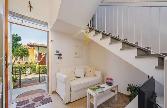 Haus mit 2 Schlafzimmern in Viareggio mit garten - Foto 2