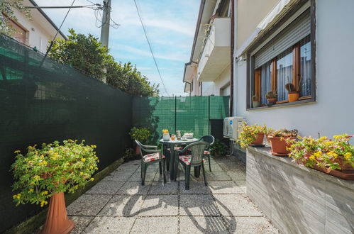 Photo 3 - 2 bedroom House in Viareggio with garden