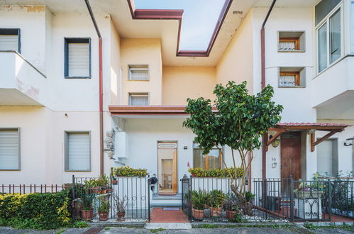 Photo 17 - Maison de 2 chambres à Viareggio avec jardin