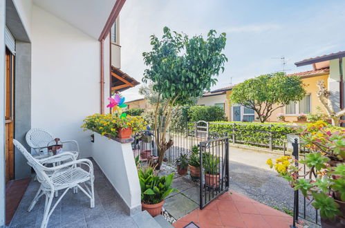 Photo 2 - Maison de 2 chambres à Viareggio avec jardin et vues à la mer