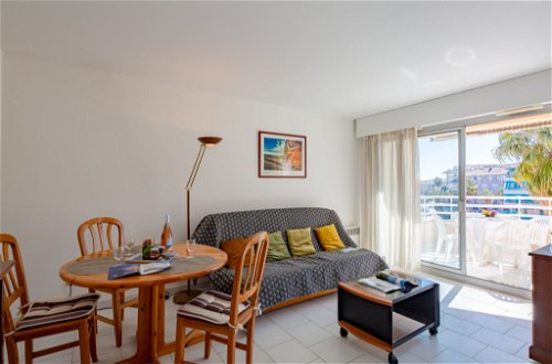 Photo 15 - Appartement de 1 chambre à Fréjus avec terrasse et vues à la mer