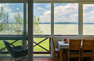 Photo 2 - Appartement de 1 chambre à Balatonőszöd avec terrasse et vues sur la montagne