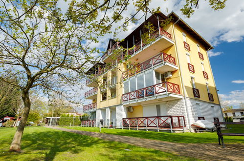 Foto 34 - Apartamento de 1 quarto em Balatonőszöd com vista para a montanha