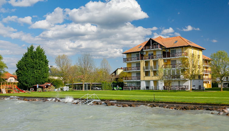 Foto 1 - Apartamento de 1 quarto em Balatonőszöd com terraço e vista para a montanha