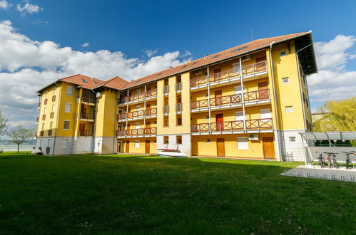 Foto 34 - Apartamento de 1 habitación en Balatonőszöd con jardín y terraza