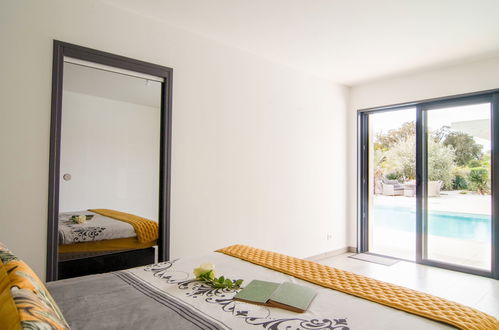 Foto 14 - Casa con 4 camere da letto a Fréjus con piscina privata e vista mare