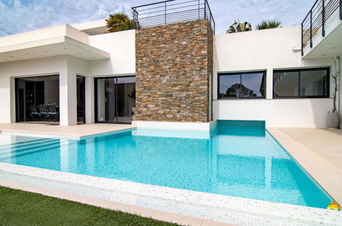Foto 27 - Casa con 4 camere da letto a Fréjus con piscina privata e vista mare