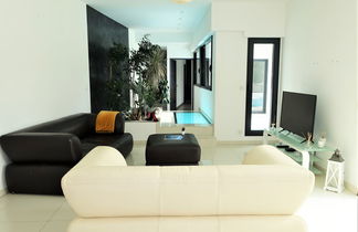 Photo 2 - 4 bedroom House in Fréjus with private pool and garden