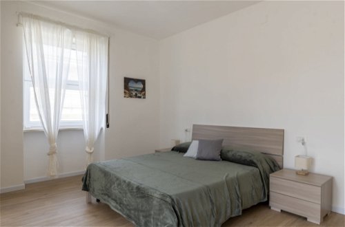 Foto 20 - Appartamento con 2 camere da letto a Sanremo con vista mare