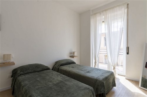 Foto 15 - Appartamento con 2 camere da letto a Sanremo con vista mare