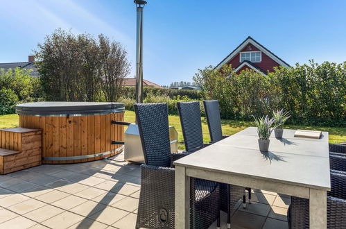 Photo 25 - Maison de 2 chambres à Tarm avec terrasse et bain à remous