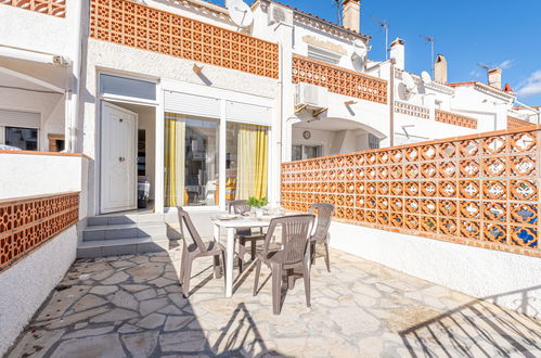 Foto 2 - Casa de 2 quartos em Castelló d'Empúries com piscina e vistas do mar