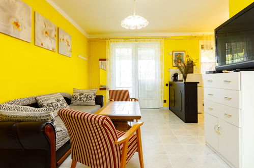 Foto 13 - Apartamento de 2 quartos em Balatonlelle com jardim e terraço