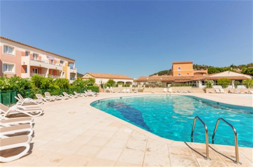 Foto 16 - Appartamento con 1 camera da letto a Roquebrune-sur-Argens con piscina e vista mare