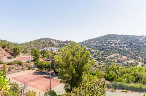 Foto 14 - Apartment mit 1 Schlafzimmer in Roquebrune-sur-Argens mit schwimmbad und blick aufs meer