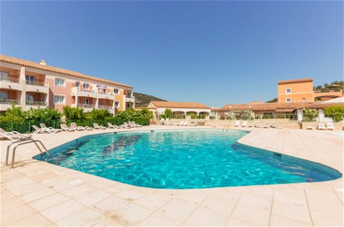 Foto 1 - Apartamento de 1 quarto em Roquebrune-sur-Argens com piscina e vistas do mar