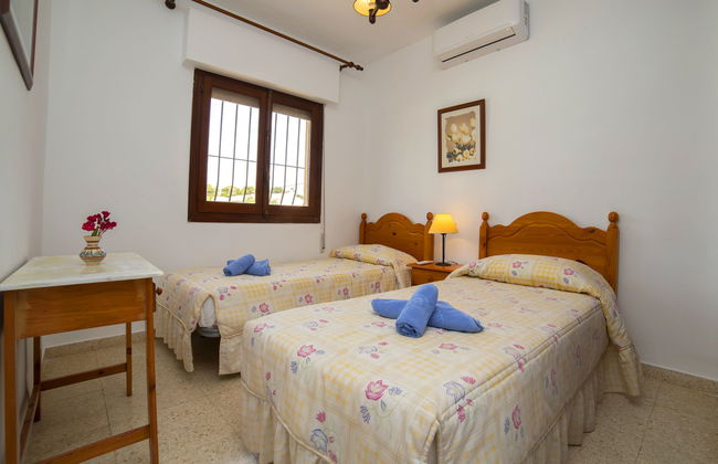 Casa de 4 quartos em Calp com piscina privada e jardim - Foto 9
