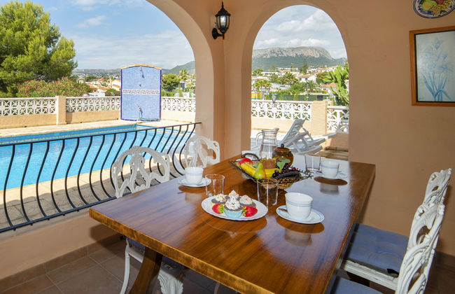 Casa de 4 quartos em Calp com piscina privada e jardim - Foto 3