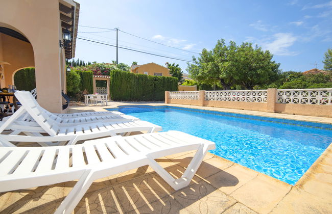 Casa de 4 quartos em Calp com piscina privada e jardim - Foto 16
