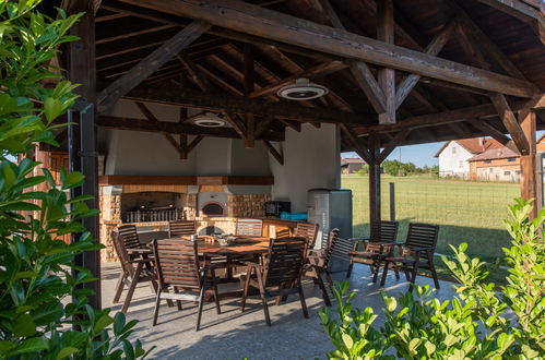 Photo 8 - Maison de 7 chambres à Ivanić-Grad avec piscine privée et jardin