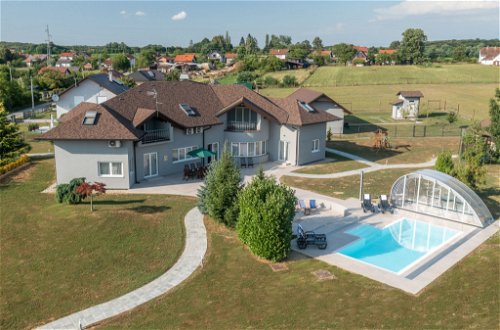 Foto 10 - Casa con 7 camere da letto a Ivanić-Grad con piscina privata e terrazza
