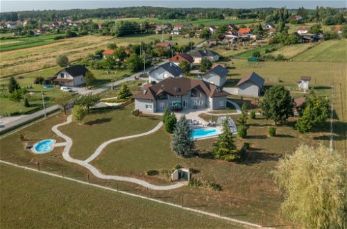 Foto 43 - Casa con 7 camere da letto a Ivanić-Grad con piscina privata e terrazza