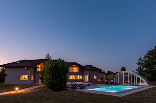 Foto 42 - Casa con 7 camere da letto a Ivanić-Grad con piscina privata e terrazza