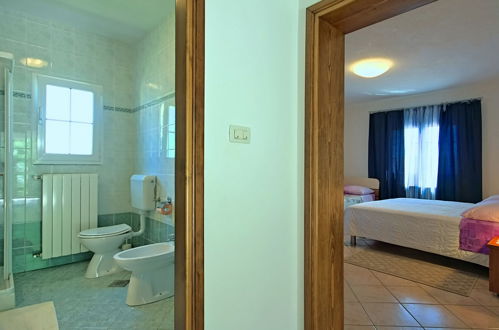 Foto 10 - Appartamento con 1 camera da letto a Poreč con giardino e vista mare