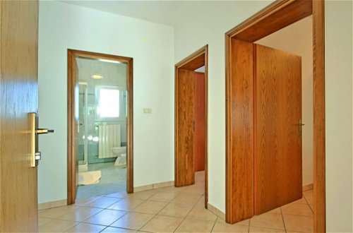Photo 9 - 1 bedroom Apartment in Poreč with garden and sea view