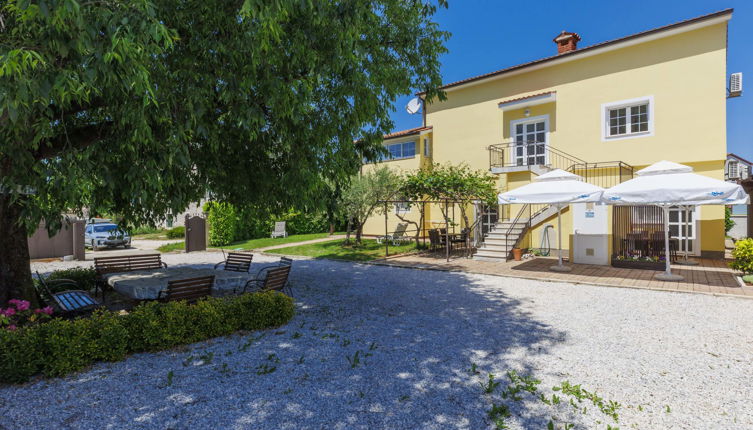 Foto 1 - Appartamento con 1 camera da letto a Poreč con giardino e vista mare