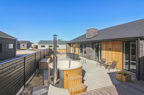 Photo 2 - Maison de 4 chambres à Løkken avec terrasse et bain à remous