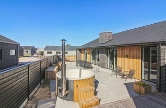 Photo 2 - Maison de 4 chambres à Løkken avec terrasse et bain à remous